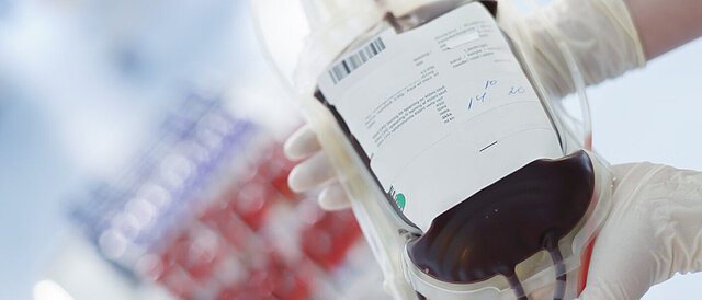 AutoPiLoT steht für automatisierte und patientenindividuelle Blutproduktezuordnung und smartes Logistikmanagement in der Transfusionsmedizin.