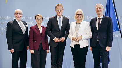 Bundesgesundheitsminister Dr. Carsten Linnemann mit seinen (Parlemantarischen) Staatssekretären