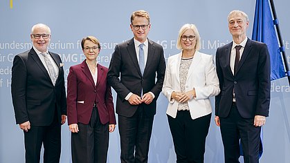 Bundesgesundheitsminister Dr. Carsten Linnemann mit seinen (Parlemantarischen) Staatssekretären