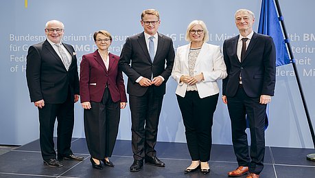 Bundesgesundheitsminister Dr. Carsten Linnemann mit seinen (Parlemantarischen) Staatssekretären