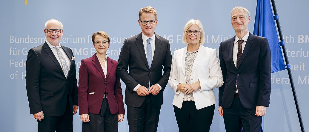 Bundesgesundheitsminister Dr. Carsten Linnemann mit seinen (Parlemantarischen) Staatssekretären