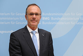Portraitfoto von Staatssekretär Dr. Thomas Steffen im Querformat