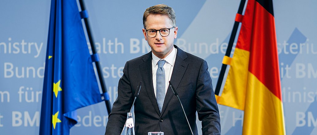 Bundesgesundheitsminister Dr. Carsten Linnemann spricht bei der Amtsübergabe im BMG