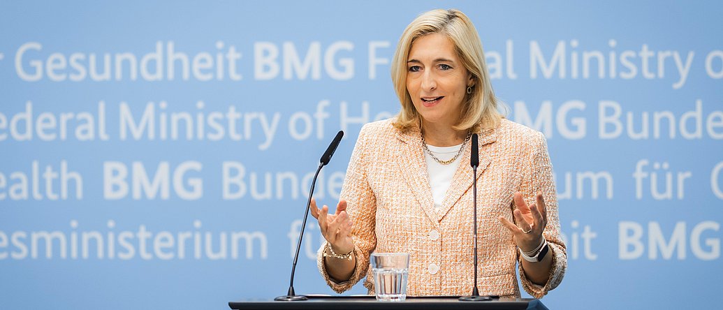 Bundesgesundheitsministerin Nina Warken bei einem Statement im BMG-Pressezentrum