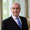 Portraitfoto im Querformat vom Parlamentarischen Staatssekretär Dr. Georg Kippels