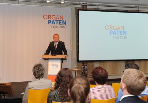 Foto: Minister Hermann Gröhe am Rednerpult