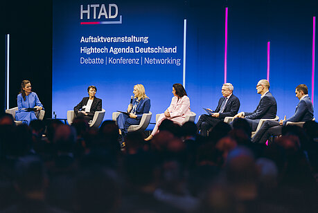 Bundesgesundheitsministerin Nina Warken spricht bei der Auftaktveranstaltung Hightech Agenda Deutschland