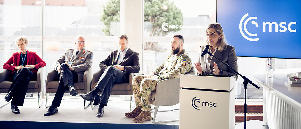 Bundesgesundheitsministerin Nina Warken spricht auf der Münchener Sicherheitskonferenz