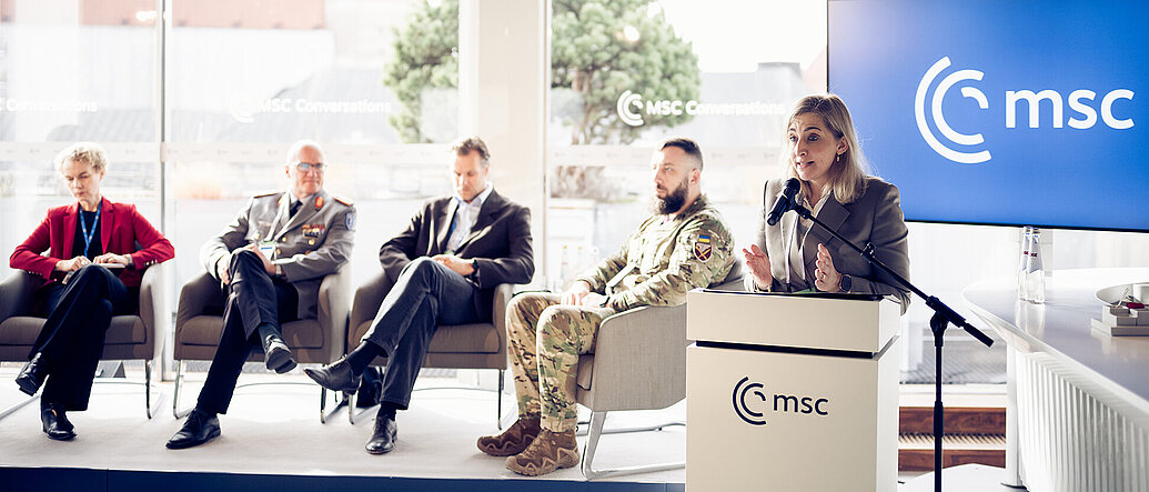 Bundesgesundheitsministerin Nina Warken spricht auf der Münchener Sicherheitskonferenz