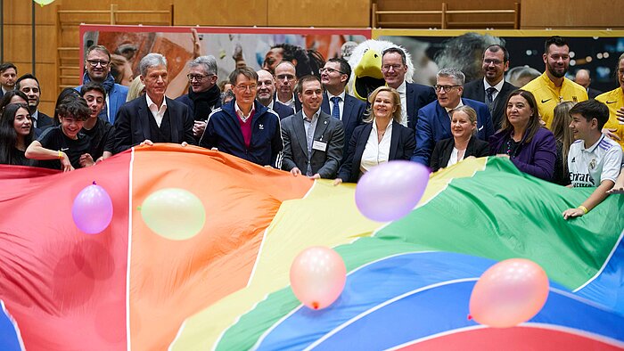 Sportministerin Nancy Faeser und Gesundheitsminister Karl Lauterbach beim Bewegungsgipfel in Berlin am 13.12.2022