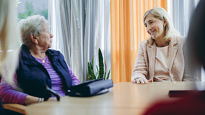 Bundesgesundheitsministerin Nina Warken zu Besuch im Johanniter-Haus Dietrichsroth in Dreieich