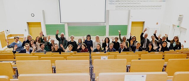 Die erste Studierendenkohorte im Hörsaal des Pharmazeutischen Instituts der Universität Bonn