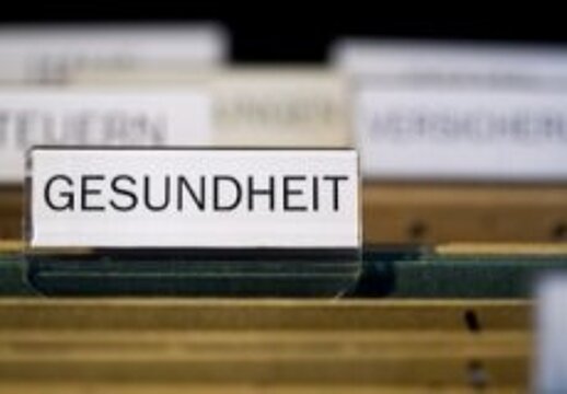 Foto: Karteikasten mit "Gesundheit"-Akte