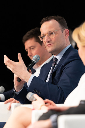 Bundesgesundheitsminister Jens Spahn bei der Podiumsdiskussion beim Deutschen Pflegetag 