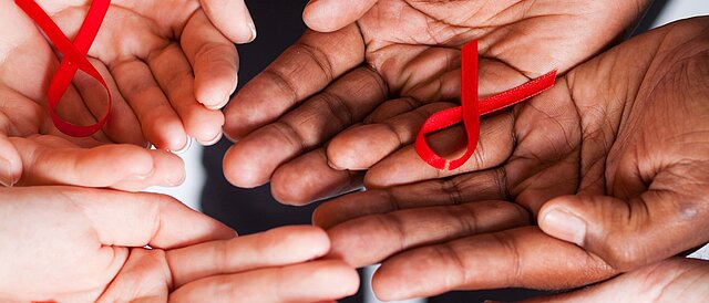 HIV Schleife liegt auf vielen Händen - Surveillance der Versorgung mit der HIV Präexpositions-Prophylaxe (PrEP) innerhalb der gesetzlichen Krankenversicherung in Deutschland