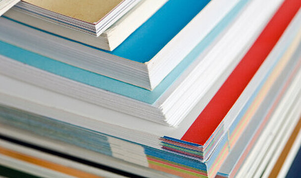 Foto: Ein Stapel mit Büchern