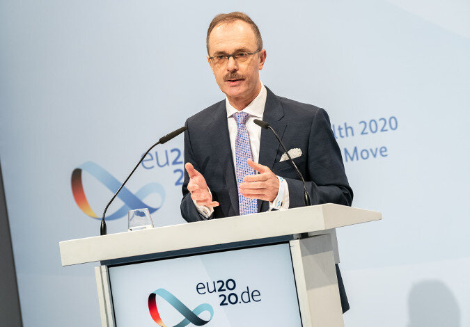 Staatssekretär Dr. Thomas Steffen spricht bei der Digital Health 2020