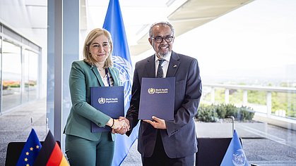 Bundesgesundheitsministerin Nina Warken und Tedros Adhanom Ghebreyesus, Vorsitzender der WHO, in Genf bei der Weltgesundheitsversammlung am 17.05.2026
