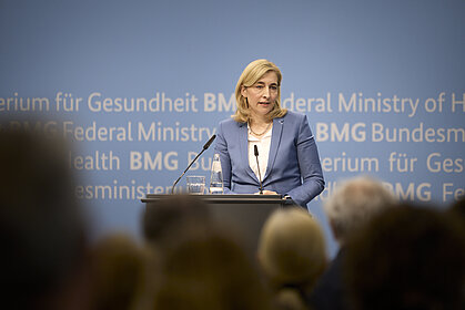 Bundesgesundheitsministerin Nina Warken bei der Pressekonferenz zur GKV-Finanz-Reform am 14.04.2026 in Berlin