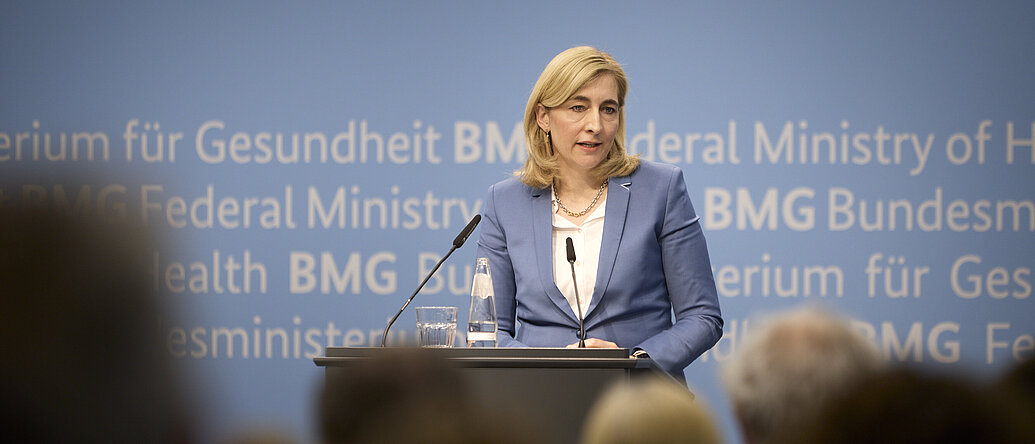 Bundesgesundheitsministerin Nina Warken bei der Pressekonferenz zur GKV-Finanz-Reform am 14.04.2026 in Berlin