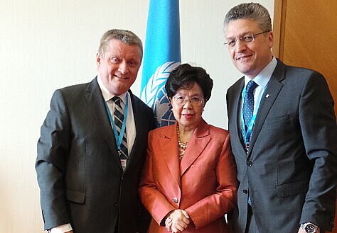 Foto: Bundesgesundheitsminister Hermann Gröhe mit Prof. Dr. Lothar H. Wieler, Leiter des Robert Koch-Instituts, und mit Dr. Margaret Chan, Generaldirektorin der Weltgesundheitsorganisation