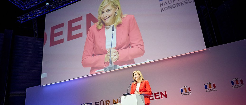 Bundesgesundheitsministerin Nina Warken spricht auf dem Hauptstadtkongress