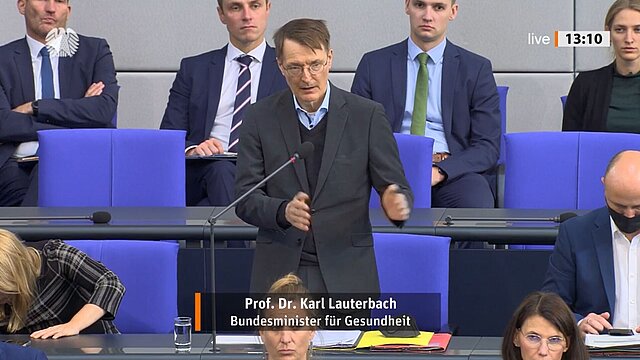 Bundesgesundheitsminister Prof. Karl Lauterbach spricht bei der Regierungsbefragung im Deutschen Bundestag